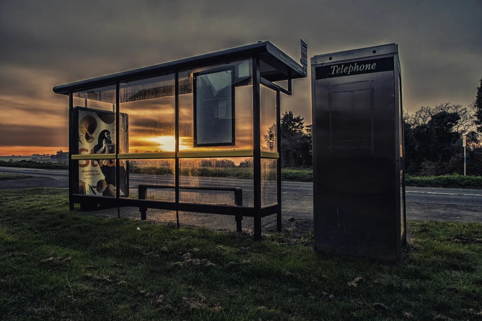 Загородные остановки. Автобусная остановка. Необычные остановки. Автобусная остановка Эстетика. Остановка в лесу.