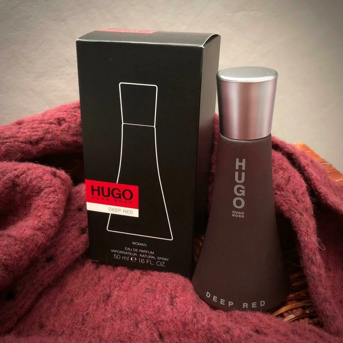 Хьюго босс дип. Boss Hugo Deep Red 90ml EDP. Hugo Boss духи Deep Red. Духи Хьюго босс дип ред женские. Hugo Boss Deep Red 50.