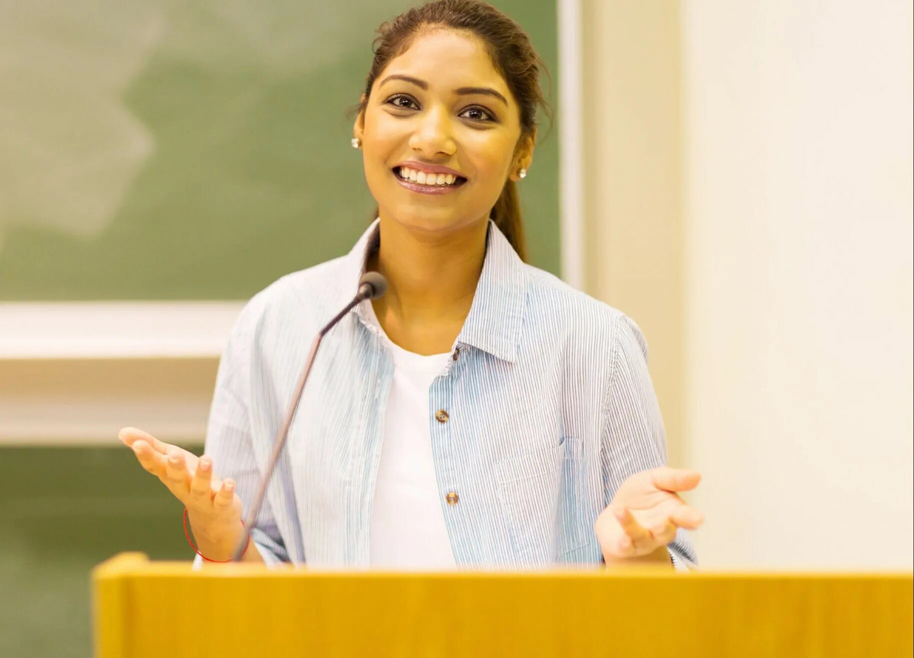 Mexican girl student. School Announcement. Sophie-Behrend-05b080a9/+"public speaking". Student speech