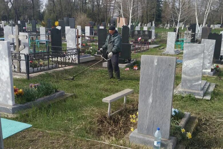 Можно ли пойти на кладбище. Котовск городское кладбище. Кладбище Рошаль. Гусев городское кладбище. Городское кладбище большой камень.