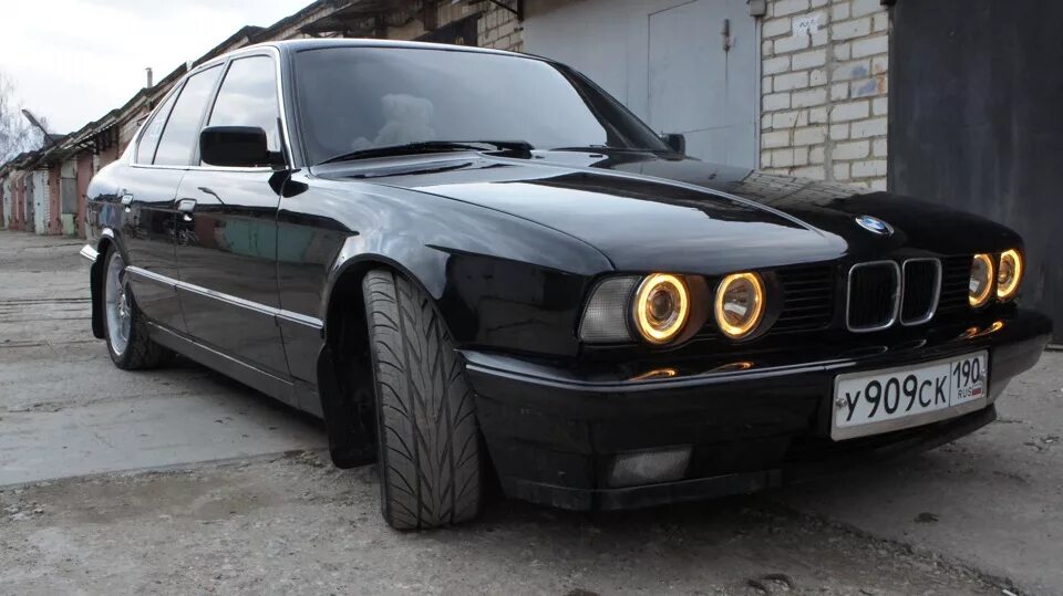 Е34 узкая. BMW e34 черная. БМВ 34 черная. BMW 525 e34 черная. BMW e34 525i.