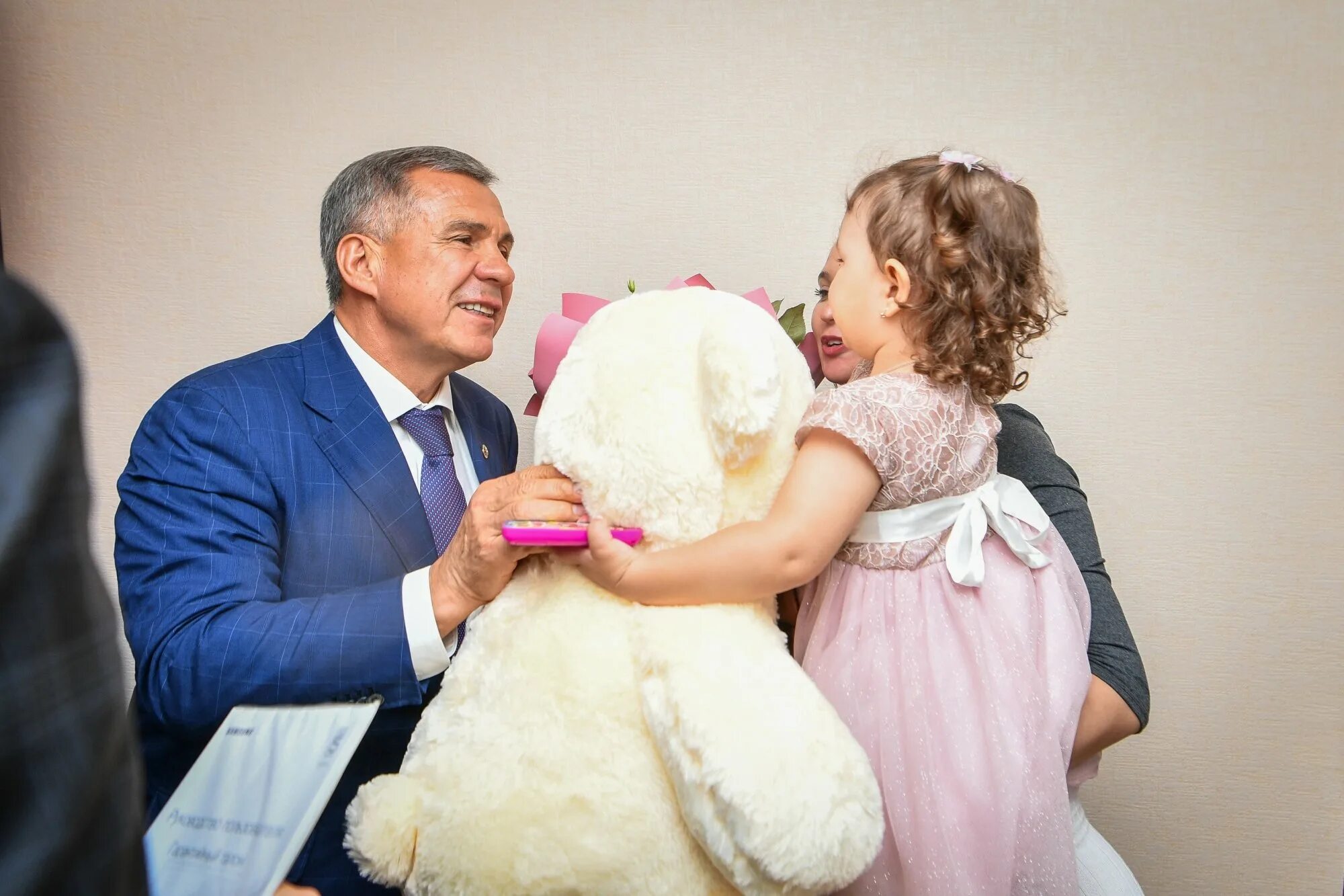 Минниханова ирек минниханов. Антония гишар минниханова. антонио гишар. семья минниханова.