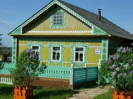 Дома в деревне сухая