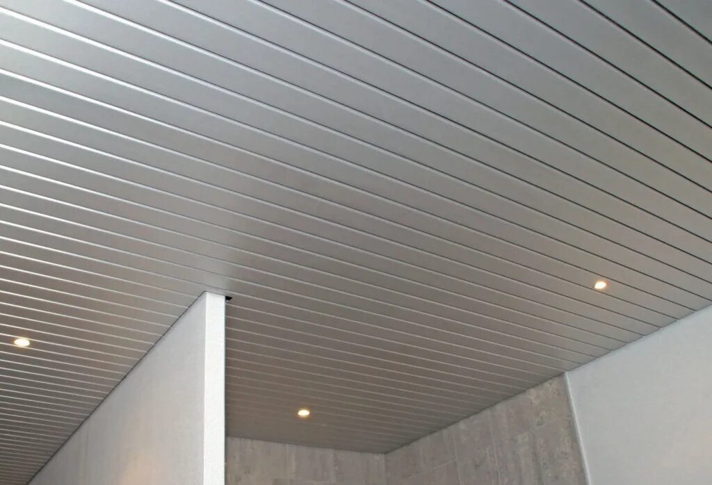 Алюминиевый подвесной потолок купить. "Реечный алюминиевый потолок " Omega а150. Реечный потолок ППР-84. Реечный потолок Цесал s100. Потолок Cesal алюминиевый реечный.