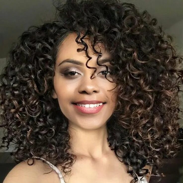 Афро кудри бразилия. Афро кудри ханна. Be curly hair. Омбре на кудрявые волосы. Кудрявые волосы у девушек.