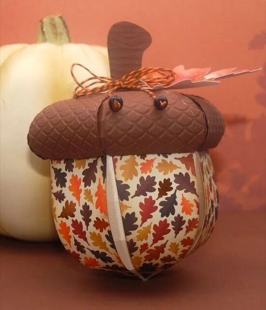 осенняя коробочка своими руками. объемный желудь из бумаги. коробочка желудь. коробочки из желудей. коробочка желудь из бумаги.