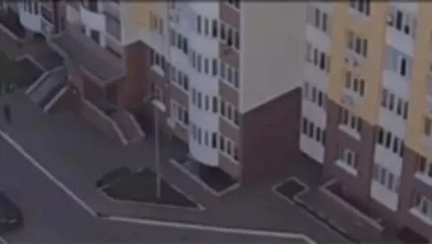 Сводные брат и сестра упали с многоэтажки