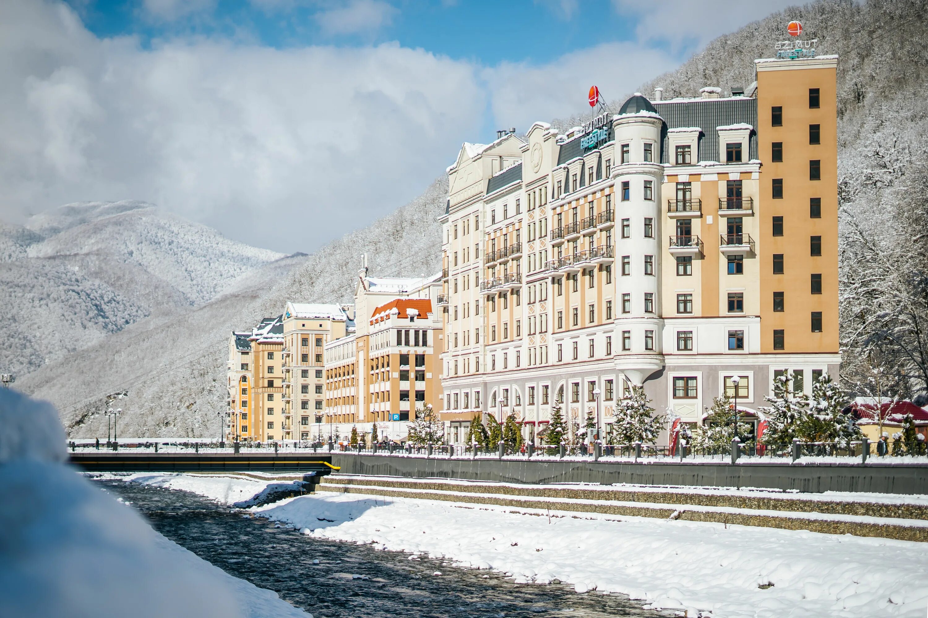 Красная поляна 3 в 1. Azimut Hotel Freestyle Rosa Khutor. Rosa Beach Эсто садок.