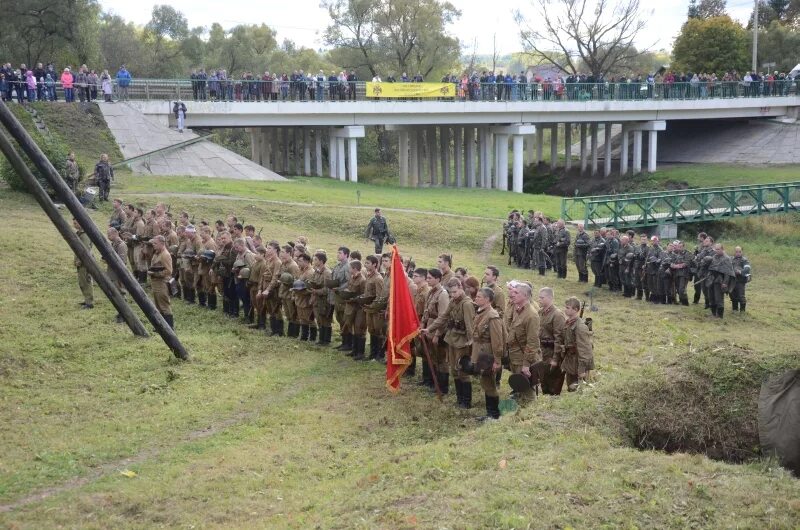 ильинские рубежи красные юнкера. ильинские рубежи подольские курсанты. подольские курсанты статуя. памятник подольским курсантам. подольских курсантов 29.