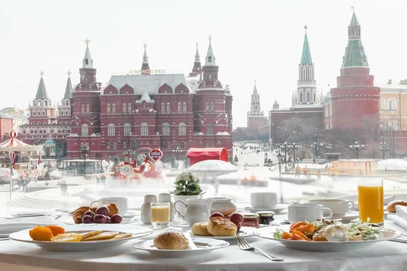 Кремлевская столовая москва. Гостиница Националь на красной площади. Отель Националь Москва видом на Кремль. Гостиница Националь вид на Кремль. Отель Националь Москва завтрак.