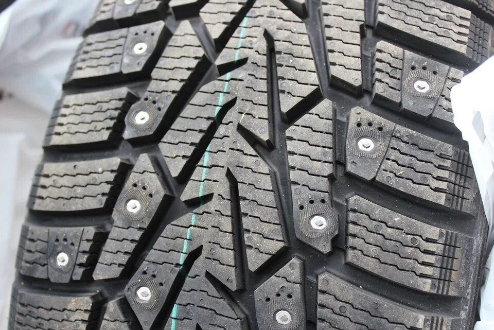 Резина хакапелита 7 зимняя. Nokian tyres hakkapeliitta 7 r16. Шипованная резина хакапелита 7. Nokian tyres hakkapeliitta 7. Шины хакапелита 7 шипованная.