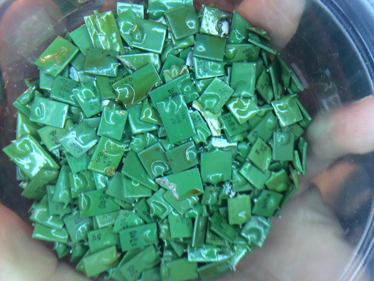 Какой металл зеленый. Км зеленые. Км зеленые (d). Зеленые конденсаторы. Конденсатор зеленые 5v.
