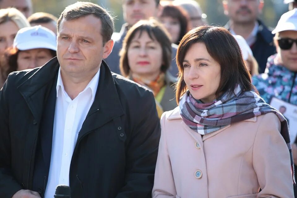 майя санду дети. молдавский президент майя санду. майя санду в юности. майя санду семья дети. санду дети.