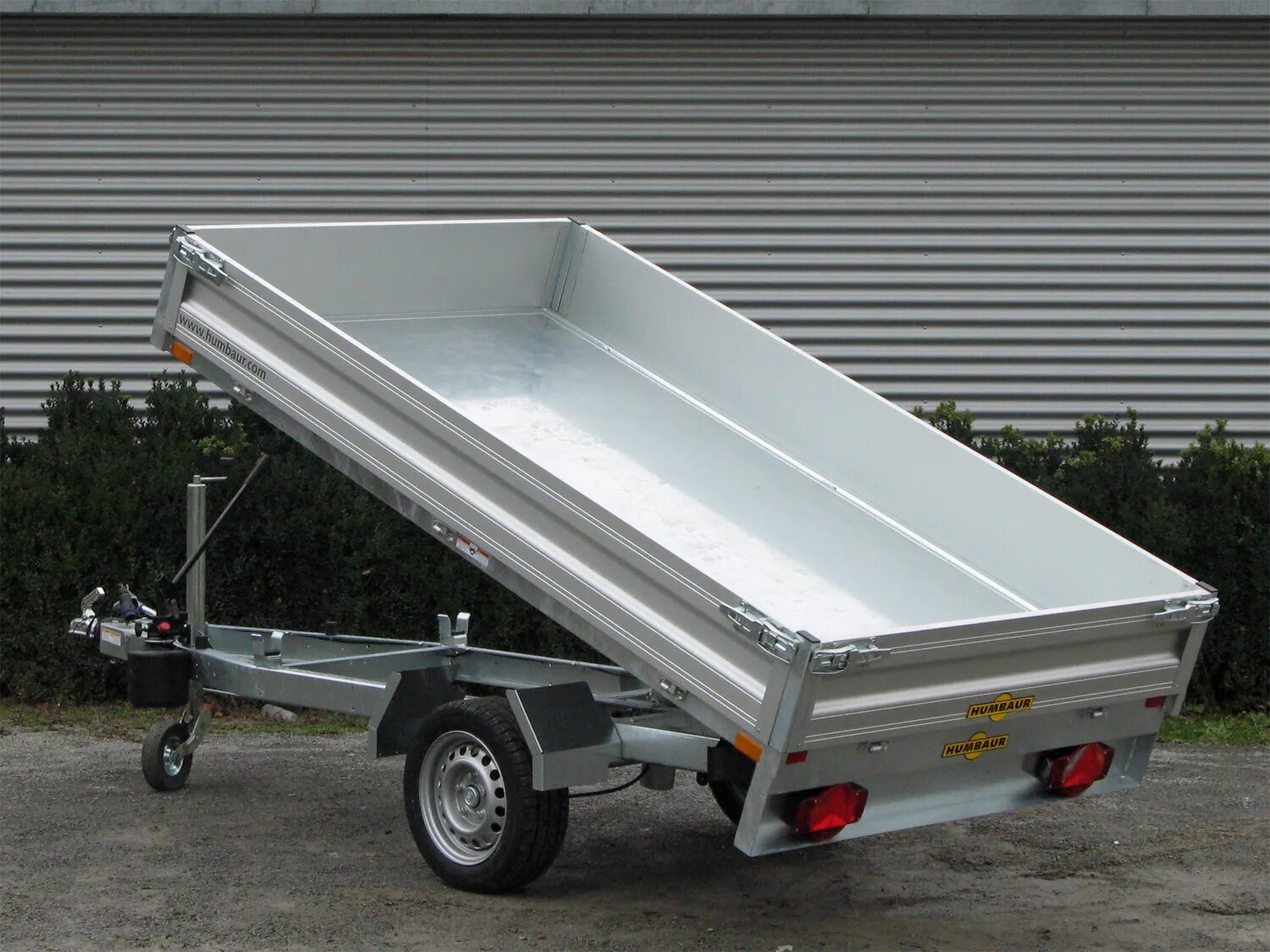 Прицеп хумбаур нт200ra 1993. Прицеп мзса самосвальный. Двухосный прицеп самосвальный для минитрактора солис 26. Лилиани прицеп самосвальный. Humbaur.
