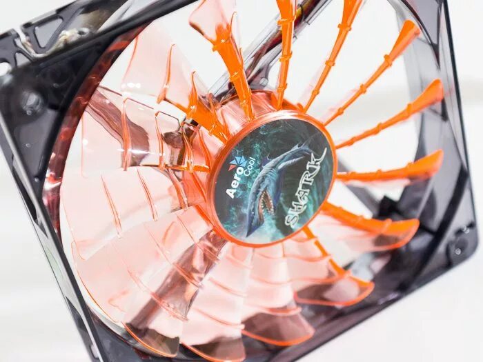 Aerocool fan. AEROCOOL 120mm. AEROCOOL Shark. AEROCOOL Shark корпус. Радиатор для видеокарты AEROCOOL пассивный.