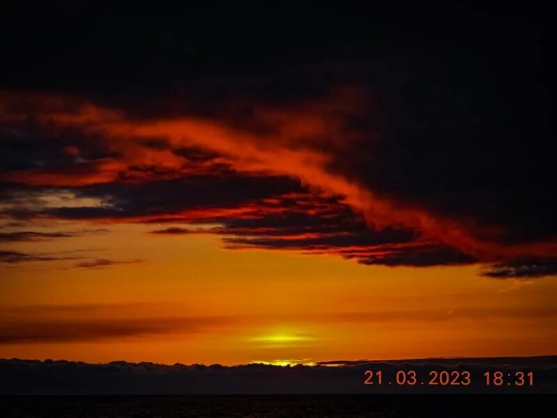 Закат в саратове сегодня фото. Закаты 2023. Рассвет в екатеринбурге. Закаты 2023. Закаты 2023.