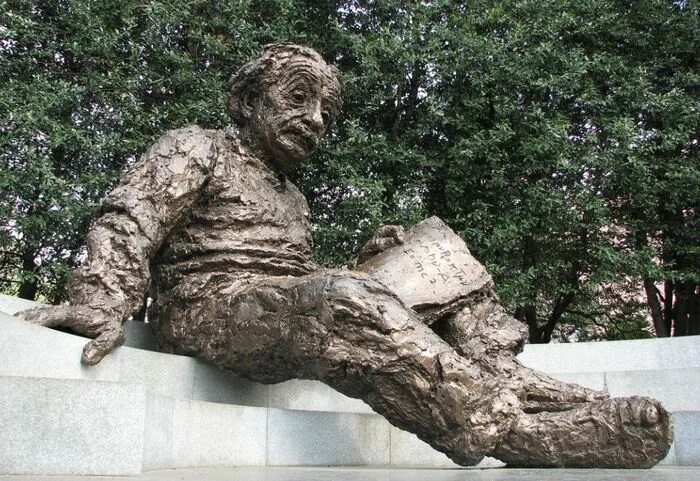 Памятник эйнштейну. Памятник эйнштейну в вашингтоне.