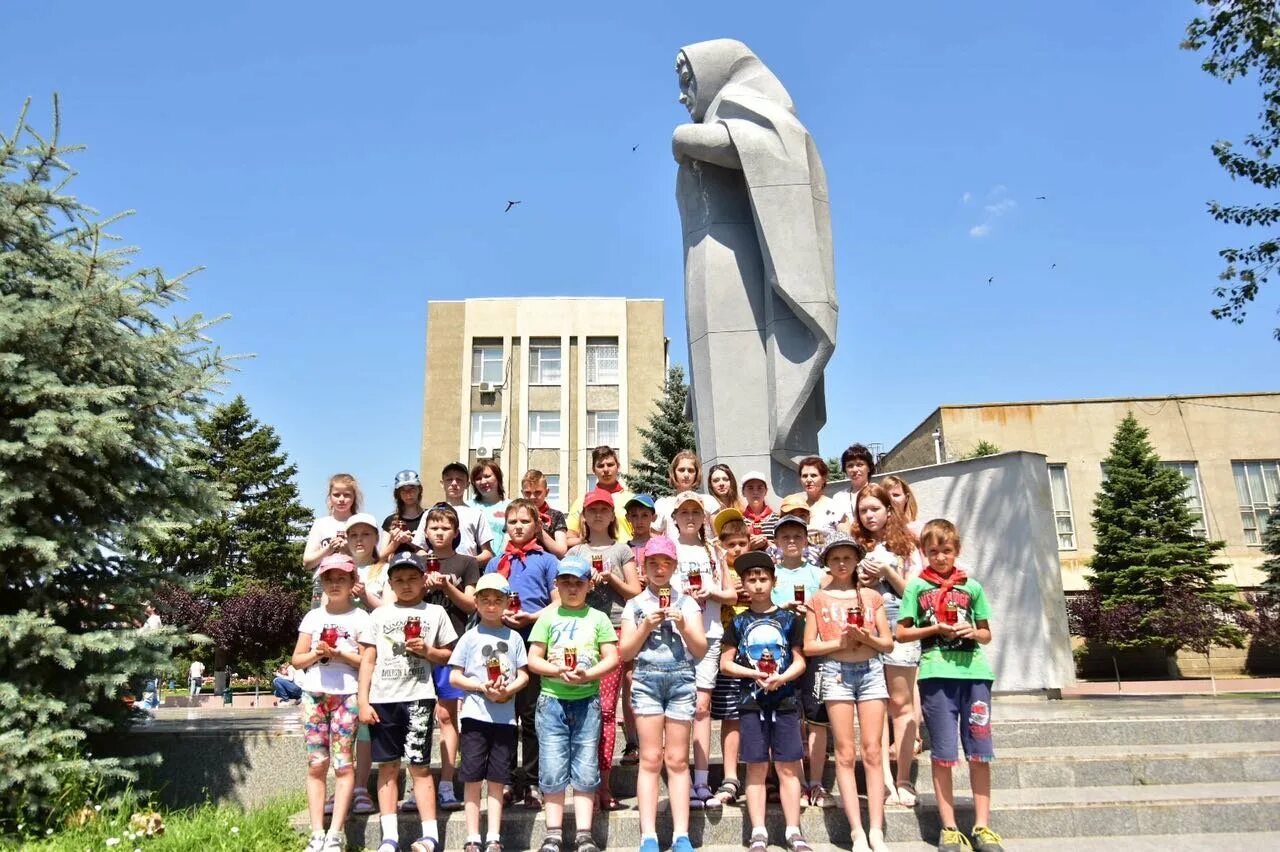 Г буденновский ставропольского края. Буденновск Ставропольский край. Ставропольский край город Буденовск памятники. Родина мать Буденновск.