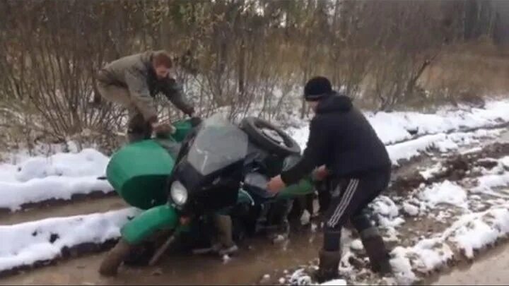 Мотоцикл урал в грязи. Мото урал для бездорожья. Мотоцикл урал по грязи. Днепр в грязи. Мотоцикл урал в грязи.