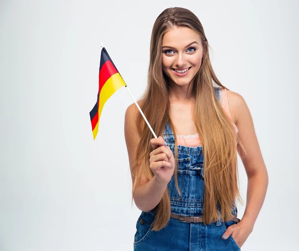 Девушка с немецким флагом. Немка с флагом. Германские девушки. Девушка с флагом германии. She from germany.