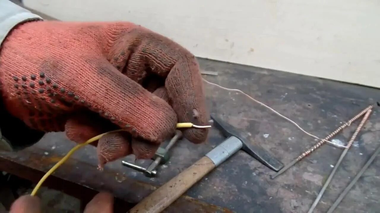 Сварка чугуна электродом 244. Чугун заварить электрод. Сварка чугуна электродом 244. Электроды для сварки чугуна. Сварка чугуна электродом по чугуну технология.