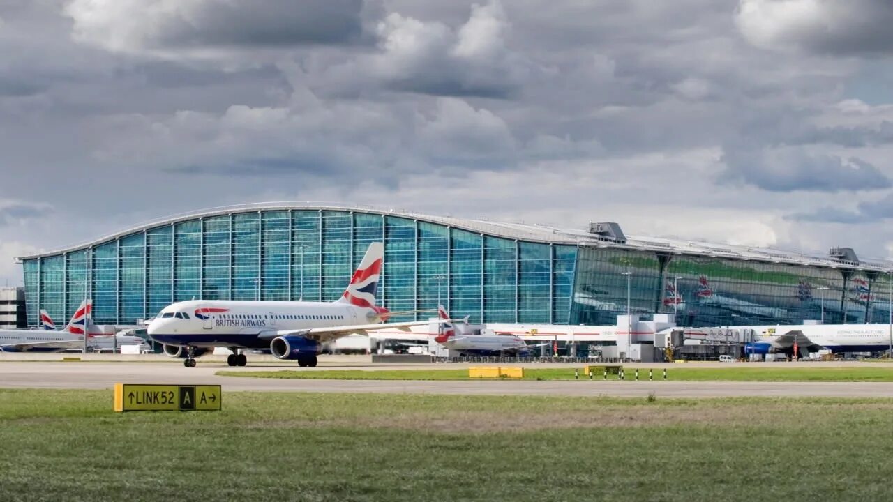 Аэропорт в лондоне сканворд. Heliport ангар. Аэропорт heathrow лондон. Аэропорт лондона 6 букв сканворд. Самолет лондон.
