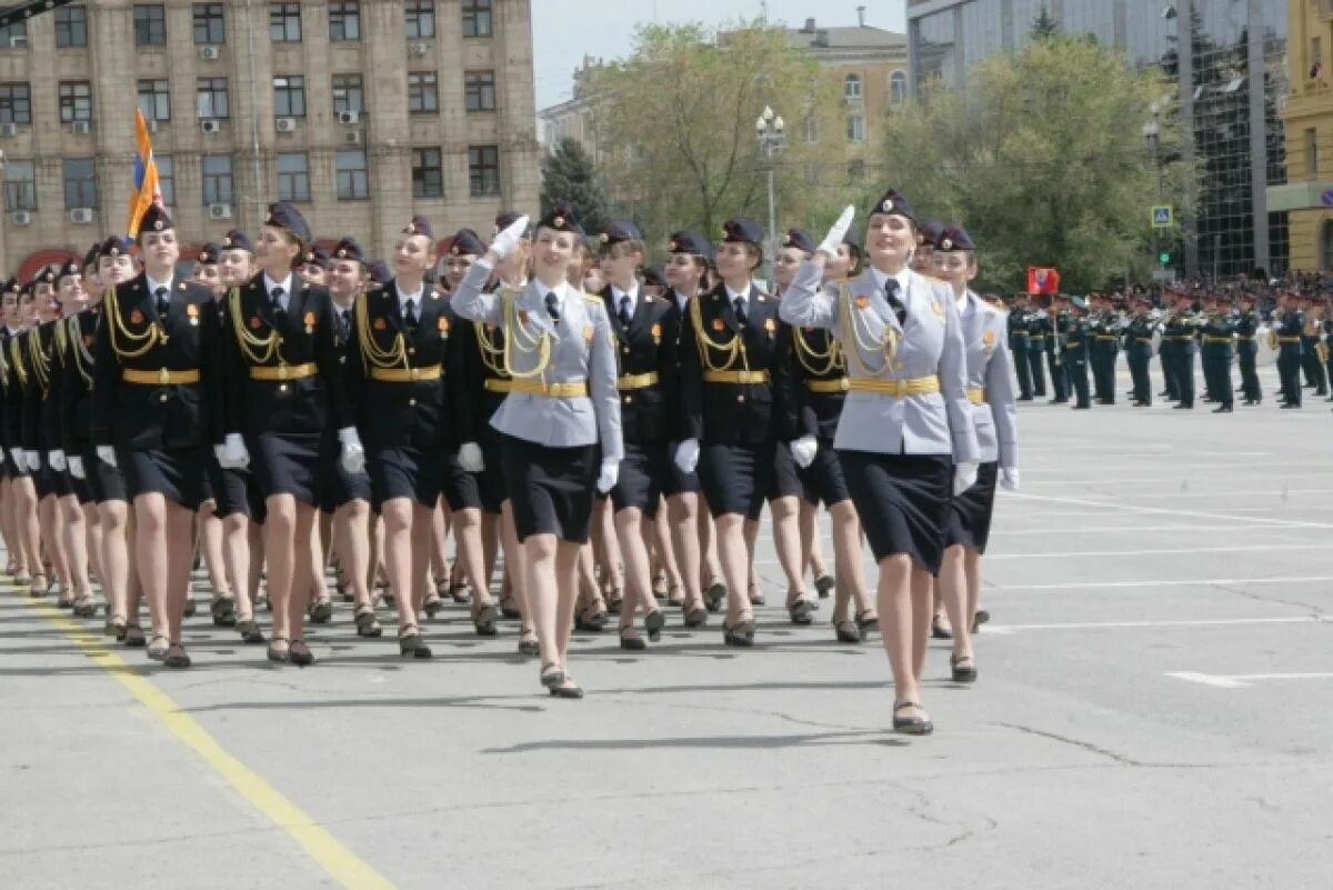 Парад 9 мая волгоград. Парад в Волгограде 9 мая 2022. Парад в Волгограде 9 мая 2023. Парад в Волгограде 2005.
