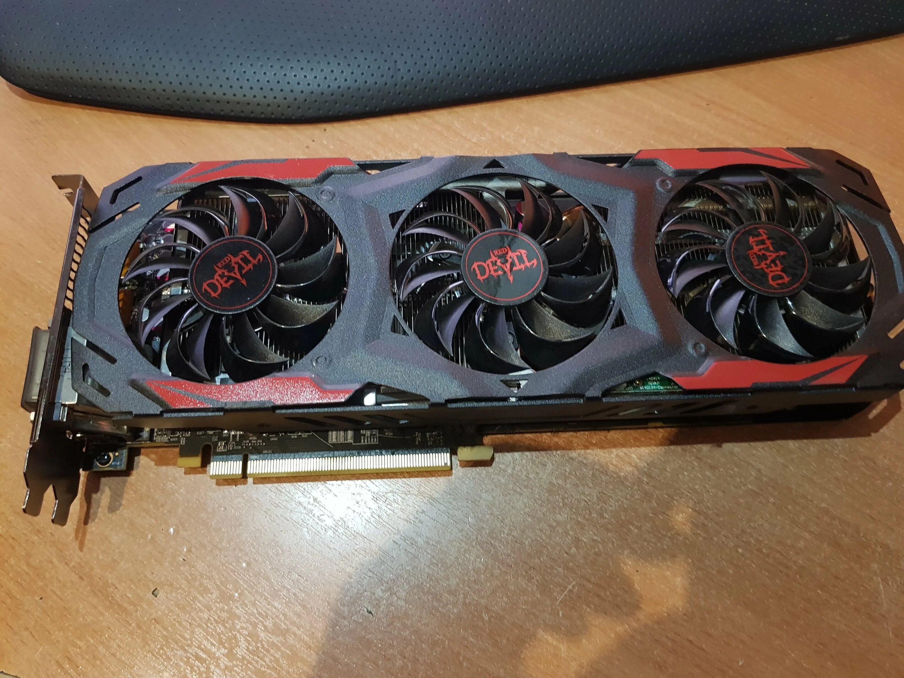 Amd rx 570 4gb. Видеокарта gigabyte rx570 4gb. R9 570. Rx 570 powercolor 8 гб. R9 570.