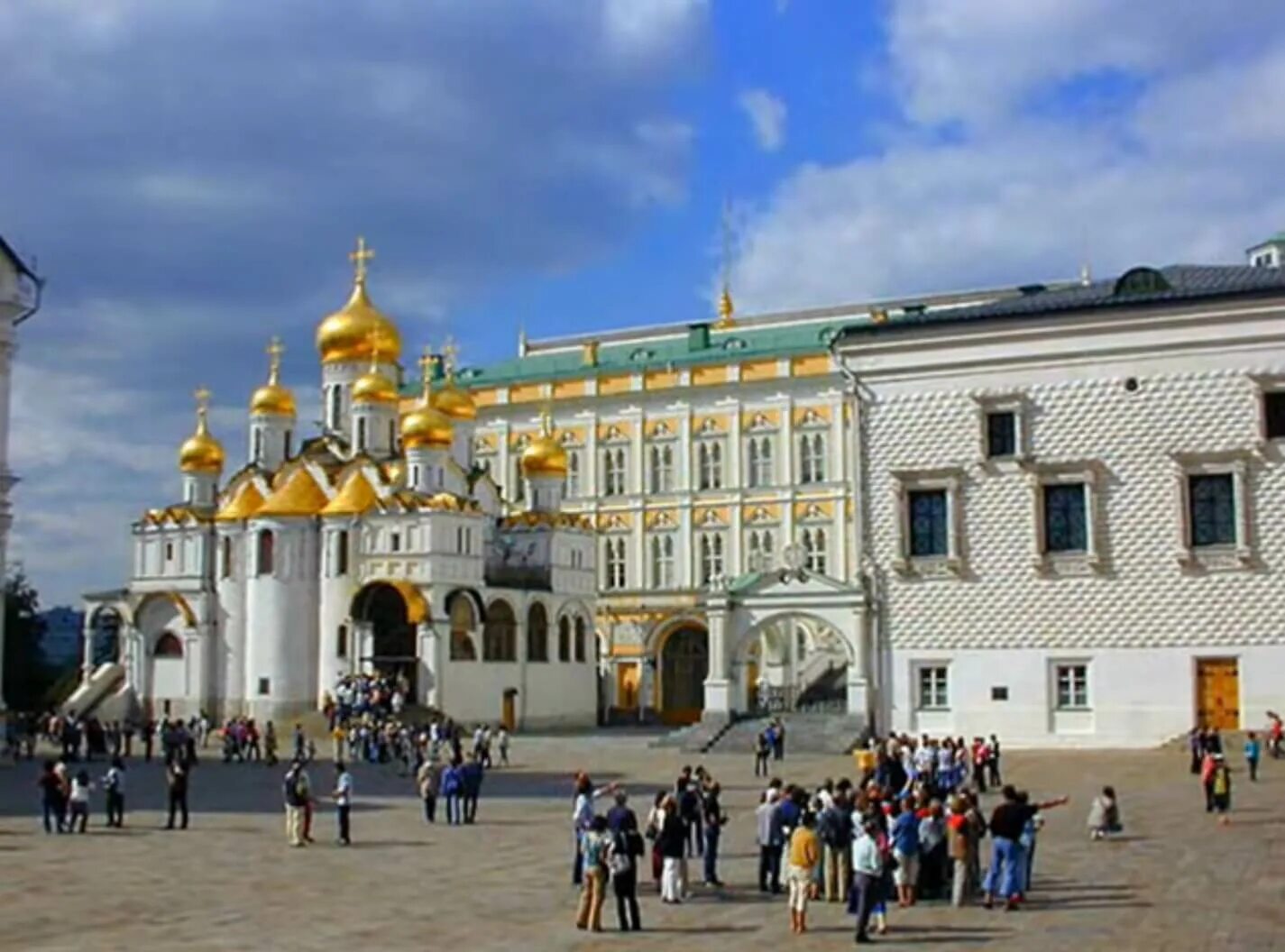 Где соборная площадь. Соборная площадь Московского Кремля. Ивановская площадь Московского Кремля. Соборная площадь Московского Кремля Грановитая палата. Площади Кремля (Ивановская и Соборная) ансамбль.