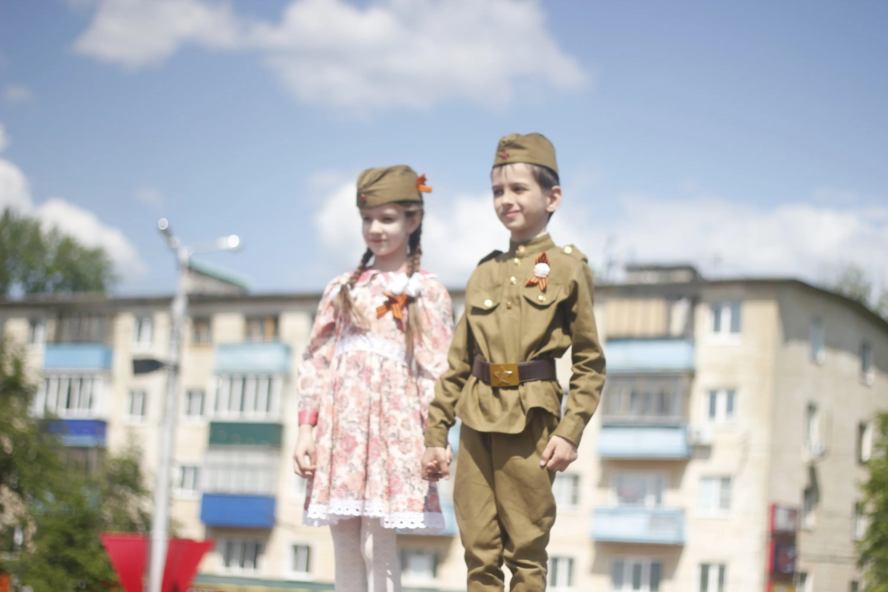 Военный костюм 9 мая. Детское военное платье. Дети в военной форме. Одежда детей военных лет. Платье на день Победы для девочки.