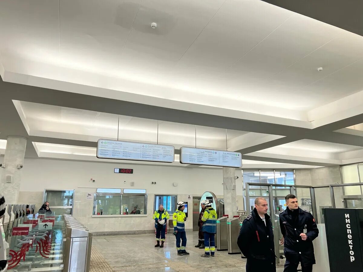 Станция каширская вестибюль. Метро каширская 22 февраля. Закрытые станции метро замоскворецкой линии. Каширская северный вестибюль. Станция каширская вестибюль.