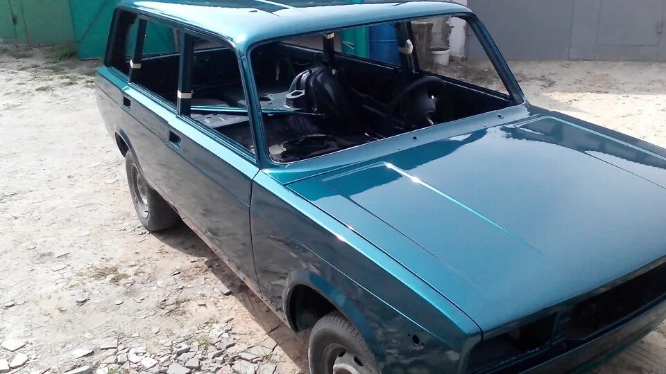 Мобихел базовая эмаль металлик. Краска изумруд 385 темно-зеленый металлик. Москвич 2141 зеленый металлик. 385 изумруд металлик краска автомобильная. Краска изумруд 385.