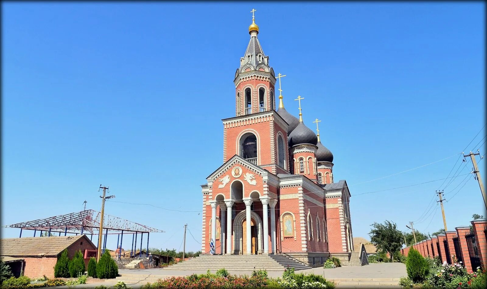 Никольское ставропольский край. Храм Архангела Михаила село рагули. Храм Михаила Архангела Темрюк. Село рагули Ставропольский край Апанасенковский район. Храм села рагули.