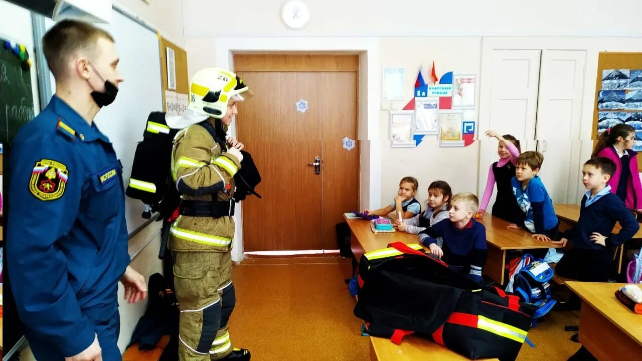 Открытый урок обж. Мчс преподает урок. Открытый урок мчс. Су 84 фпс мчс. Мчс занятия в школах.