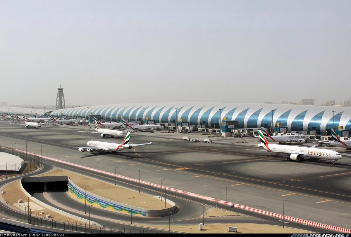 Международный аэропорт Дубай. Аэропорт Дубай (Dubai International Airport). Дубай Интернешнл аэропорт. ДХБ аэропорт Дубай. Дубайский аэропорт