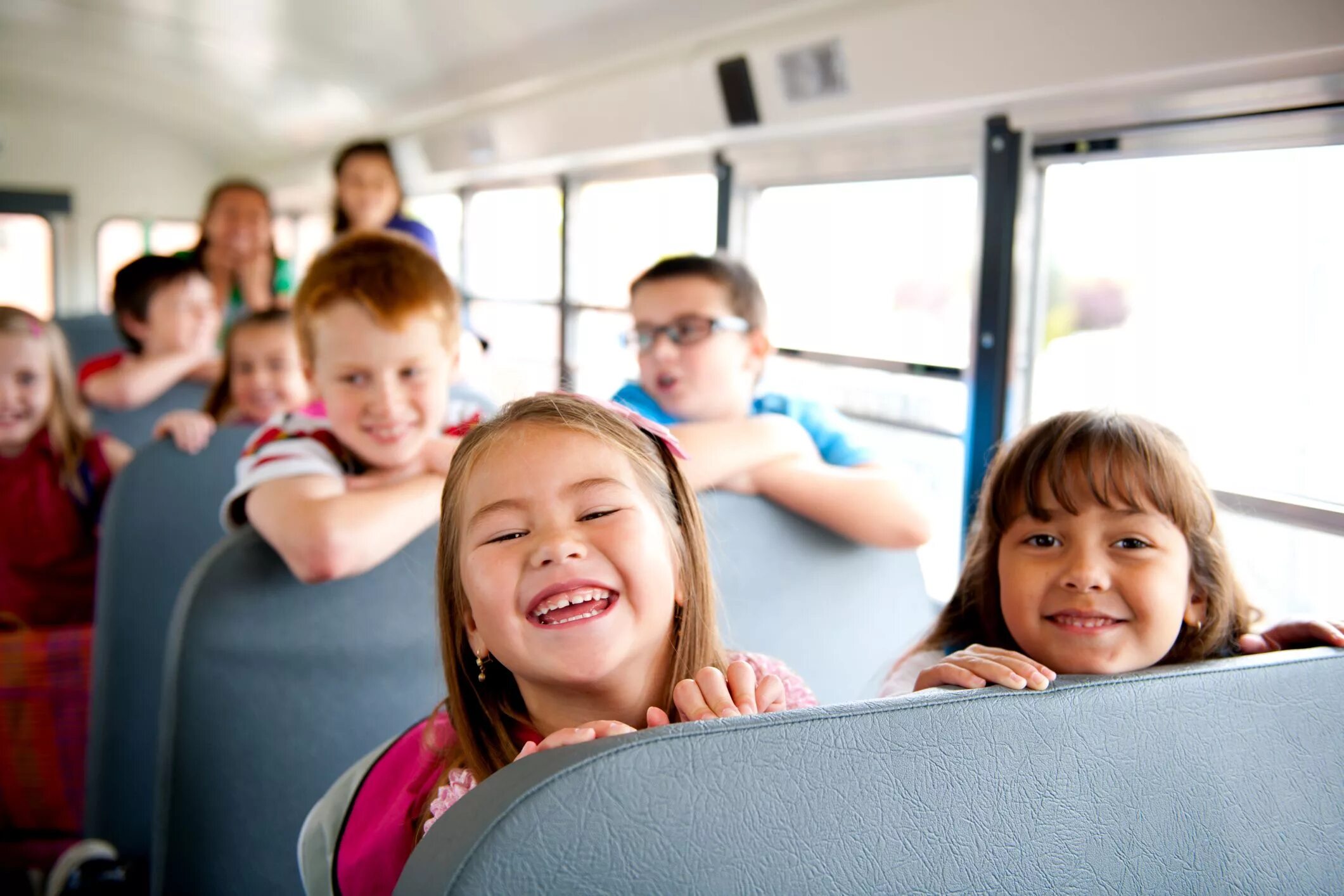 Автобус для школьной экскурсии. Экскурсии для школьников. Автобус для детей. Экскурсионный автобус для школьников. Школьная экскурсия.