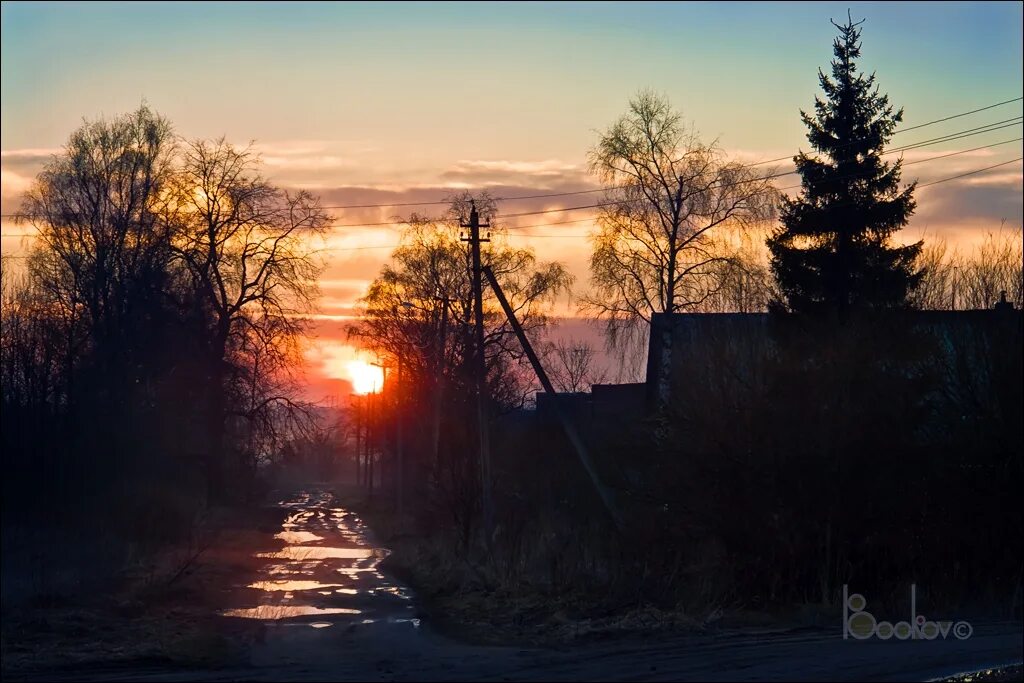 Вечерело быстро сгущались