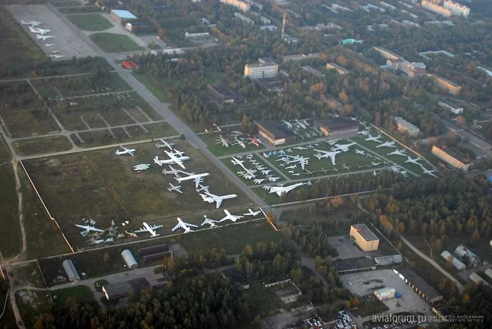 Подмосковье чкаловский. Монино Московская область аэродром. Военный аэродром Монино. Самолеты Чкаловского аэродрома. Военный аэродром Бахчиванджи.