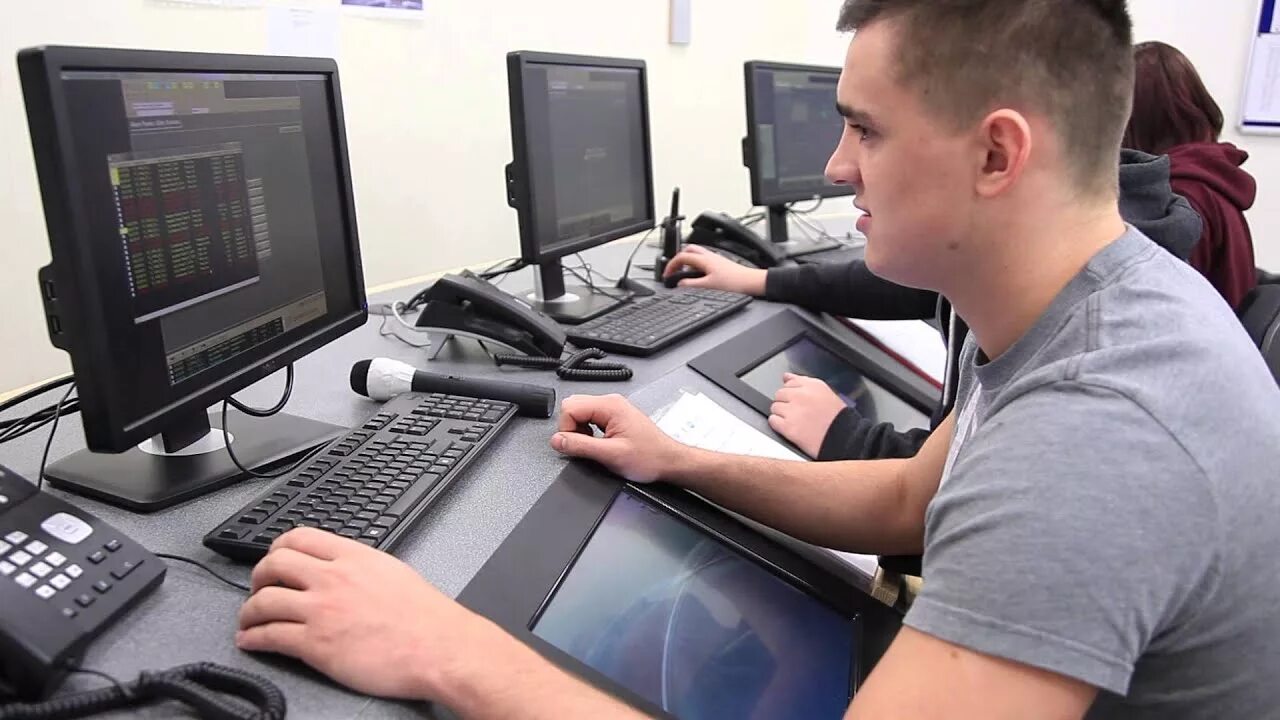Train operator. Operator room. train simulator на ноутбуке фото.