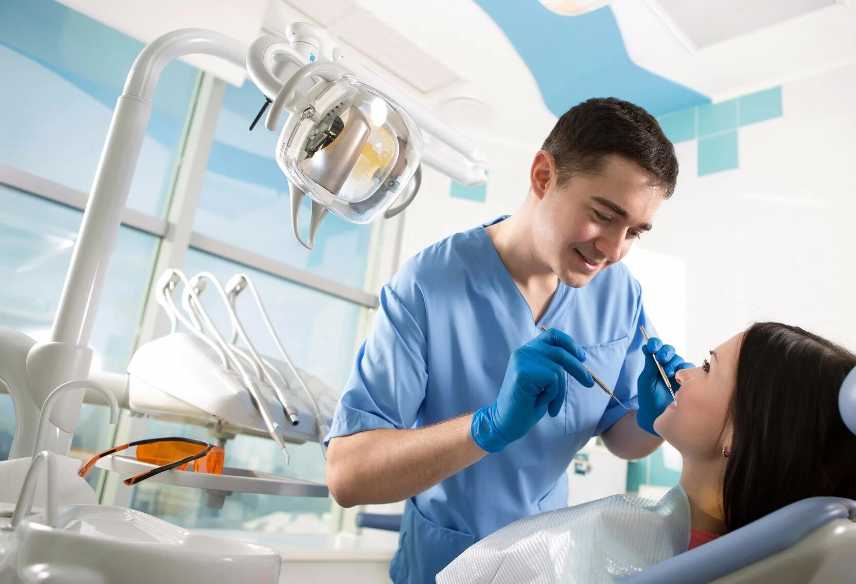 Авито стоматолог. Сайт стоматологии. Стоматолог. Стоматология фотосессия. Услуги стоматолога.