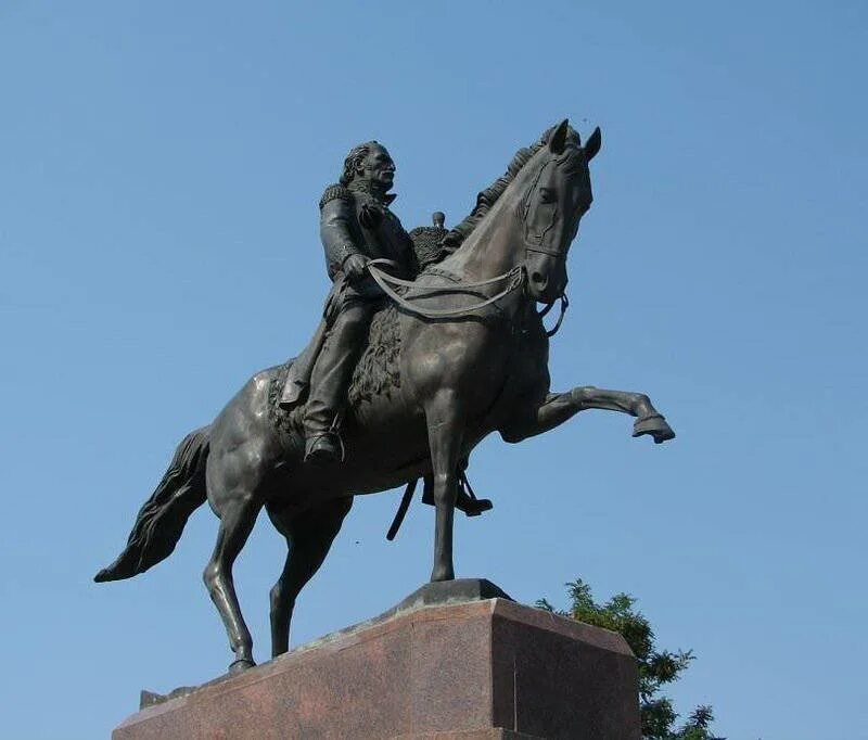 Памятник м и платову. Памятник атаману платову в новочеркасске. памятник атаману платову в москве. памятник матвею платову в новочеркасске.