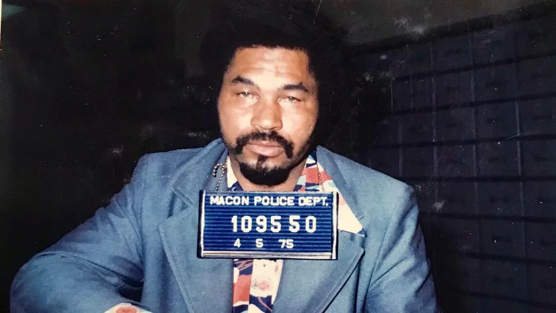 Фбр: самые разыскиваемые преступники сериал кадры. Билл хагмайер. Артур шоукросс в молодости. Корея хвасонский маньяк. Охотник за разумом сериал нетфликс.