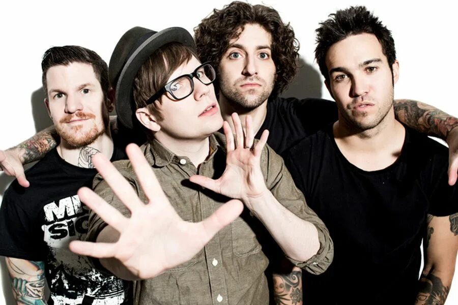 Fallen out группа. Группа fall out boy. группа fall out boy 2025. fall out boy 2025. fall out boy состав группы.