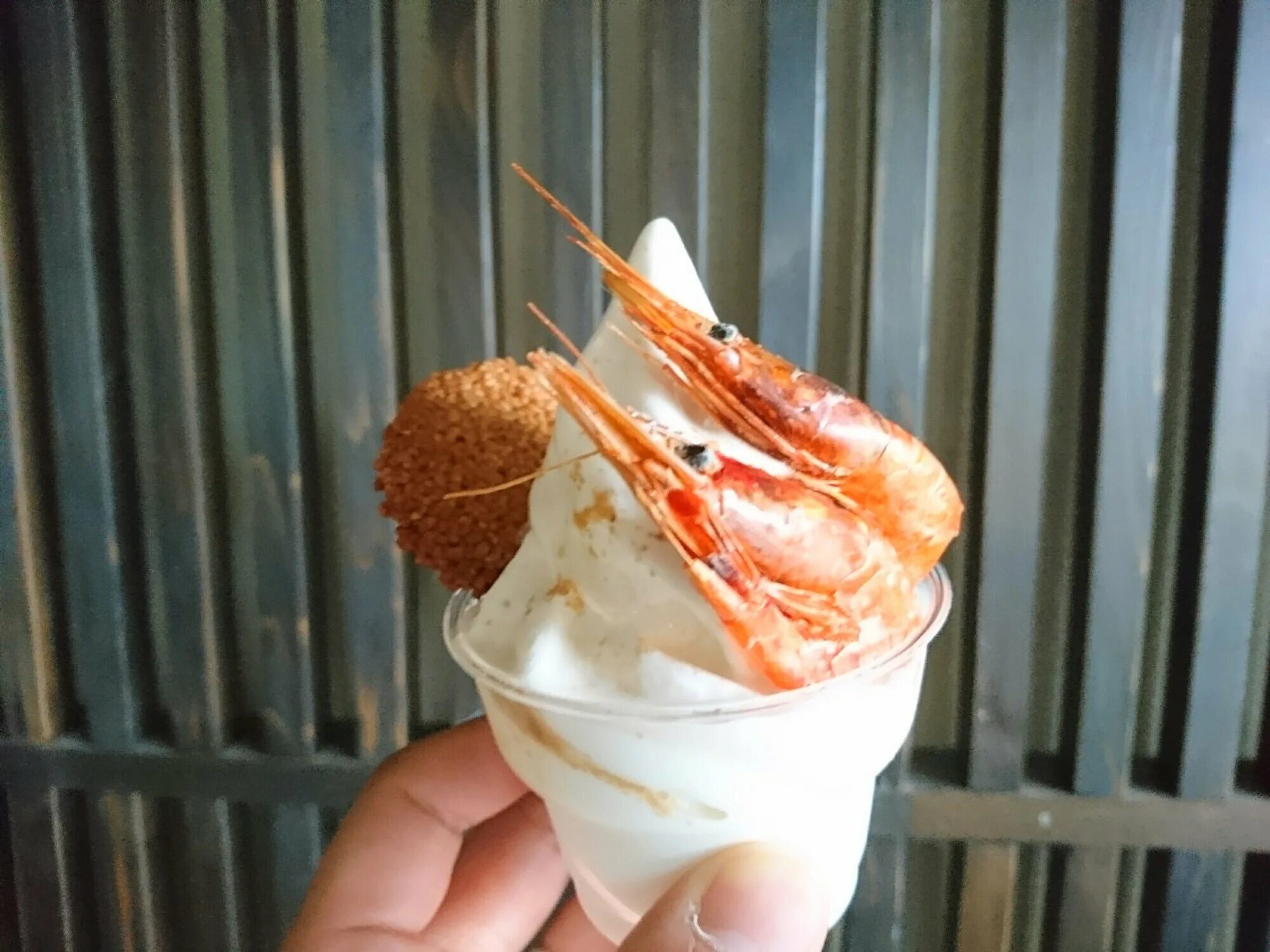 Мороженое со вкусом угря в Японии. Рыбное мороженое. Рыбное мороженое в Японии. Мороженое со вкусом рыбы. Можно мороженое поесть