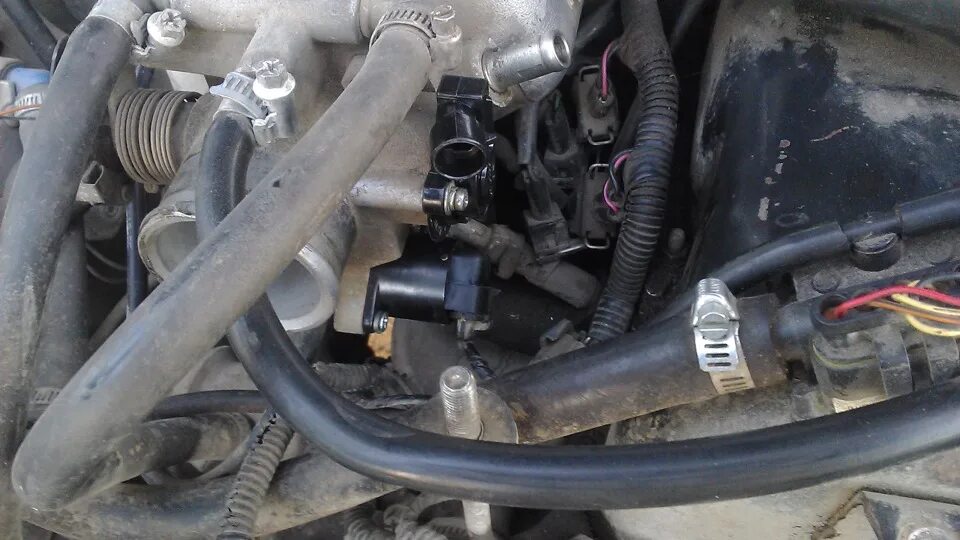 940 оборотов холостые нива шевроле. глохнет нива шевроле. плавают обороты на ниве. датчик оборотов двигателя шевроле нива. нива шевроле 3000 оборотов.