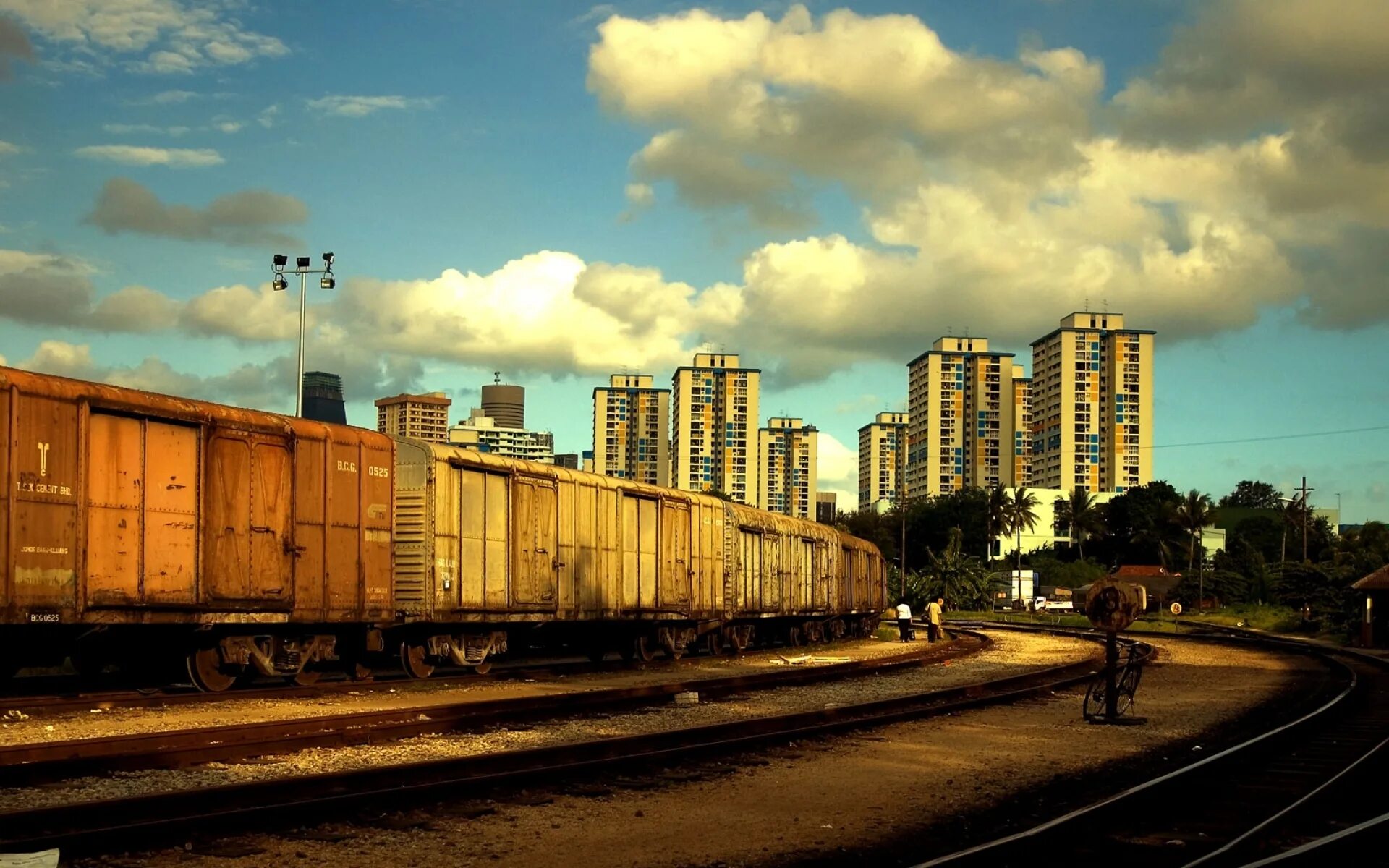 Ночной перрон малая вишера. Город железнодорожный станция. Железная дорога. Город железных дорог. Железная дорога чикаго – лос-анджелес(сша).