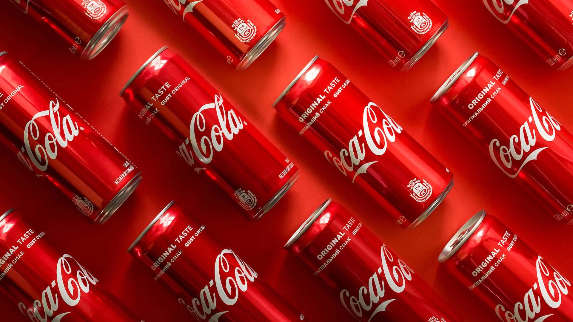 Обои coca cola. Кока-кола в банке 0.33. Упаковка Кока колы 0.33. Упаковка Кока колы 0.33 железо. Coca Cola фон.