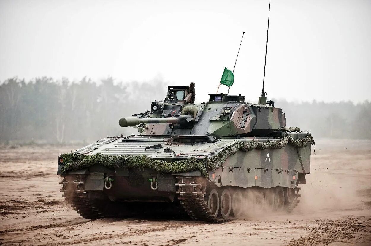 Бмп cv90. Бмп cv9035. бмп cv-9040. шведская бмп cv90. бмп cv9035 дании.