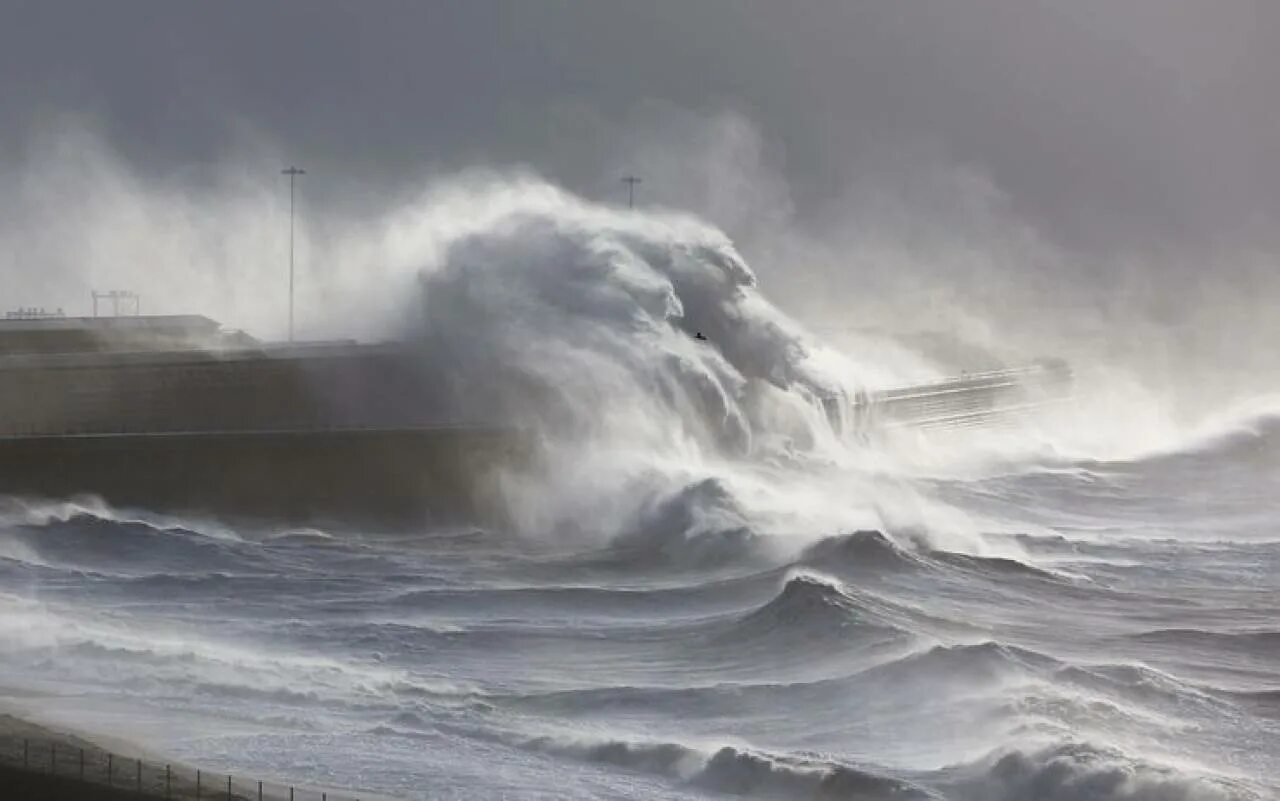 хейман дюлларт (1636-1684). сильный шторм. самый сильный шторм. айвазовский тонущий корабль 1854. шторм геррит.