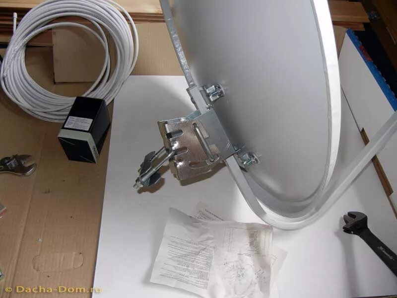 тарелка триколор тв. настройщик спутниковой антенны триколор. поменять тарелку триколор. антенна спк триколор. триколор кабель антенны для спутниковой антенны.